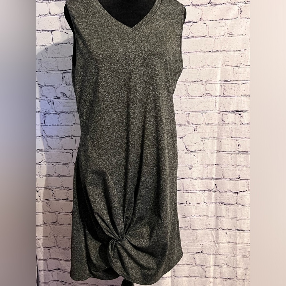 Beautiful Heather Grey Dress with a knot tie size medium 🩵no brand🩵
